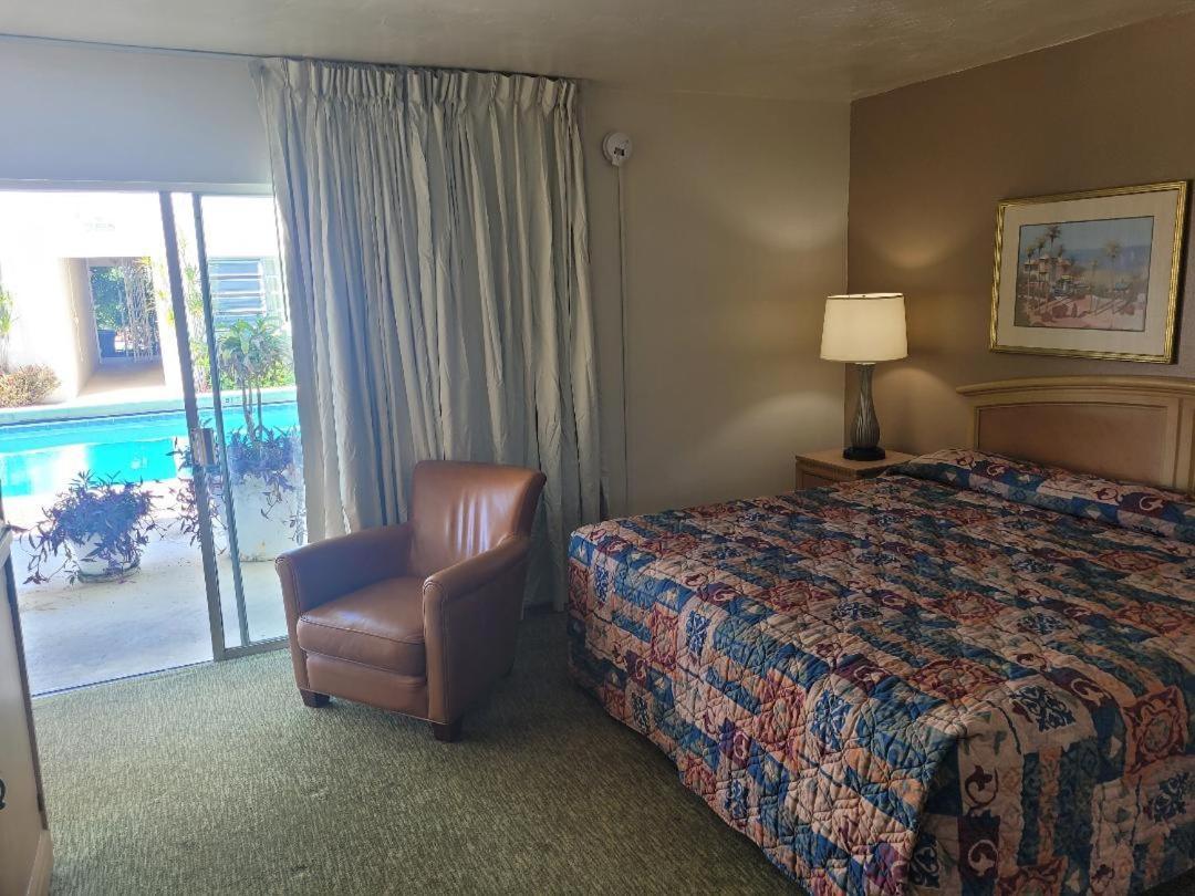 Queens Lodge Motel ウェストパームビーチ エクステリア 写真